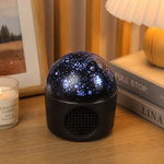 Proyector Luces Navideñas con Parlante — lifestyle