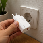 Cargador USB-C 65W Carga Rápida Compacto — lifestyle