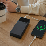 Power Bank Omnix - Batería Portátil Carga Rápida — lifestyle