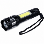 Linterna LED recargable — fondo blanco