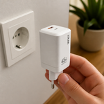 Cargador rápido USB-C para iPhone y iPad — lifestyle