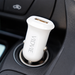 Cargador Auto Rápido USB para Celular y Tablet — lifestyle