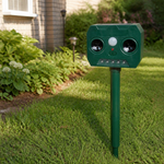 Ahuyentador Solar Dual de Animales con Sensor — lifestyle