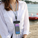 Funda estanca para celular waterproof — lifestyle