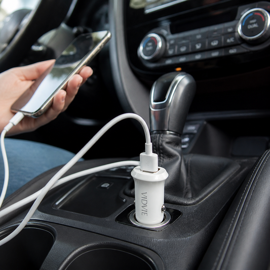Cargador de Auto CC546 12V - Carga Rápida — lifestyle