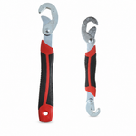 Llave inglesa ajustable universal — fondo blanco