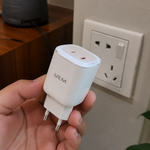 Cargador PD 25W con luz nocturna — lifestyle