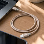 Cable USB Type-C a Type-C — lifestyle