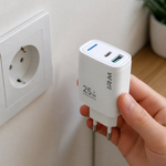 Cargador USB-C 25W Carga Rápida iPhone — lifestyle