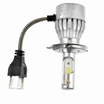 Faro LED H4 para auto — fondo blanco
