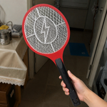 Raqueta eléctrica mata mosquitos — lifestyle