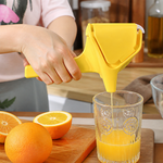 Cortador de Verduras Manual Amarillo Ergonómico — lifestyle