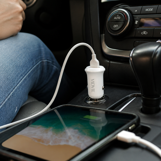 Cargador de Auto IP 12V - Omnix — lifestyle