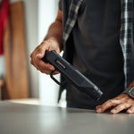 Pistola de Masaje Muscular Omnix — lifestyle