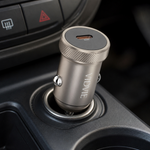 Cargador de auto dual USB 12V — lifestyle