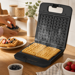 Wafflera Eléctrica 4 Placas Antiadherente — lifestyle
