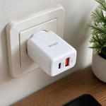 Cargador USB 2A AC — lifestyle