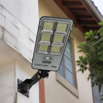Luminaria Solar LED 300W IP66 Exterior — lifestyle