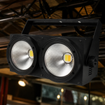 Foco LED COB dual para escenarios — lifestyle