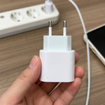 Cargador USB-C PD 35W Ultracompacto — lifestyle