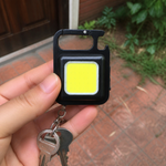 Llavero LED portátil con linterna — lifestyle