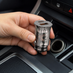 Cargador auto 12V USB-C rápido — lifestyle