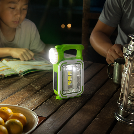Linterna Solar Portátil Recargable — lifestyle